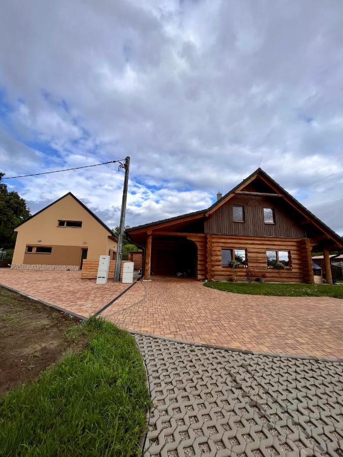 U Srubu Leilighet Moravany  Eksteriør bilde
